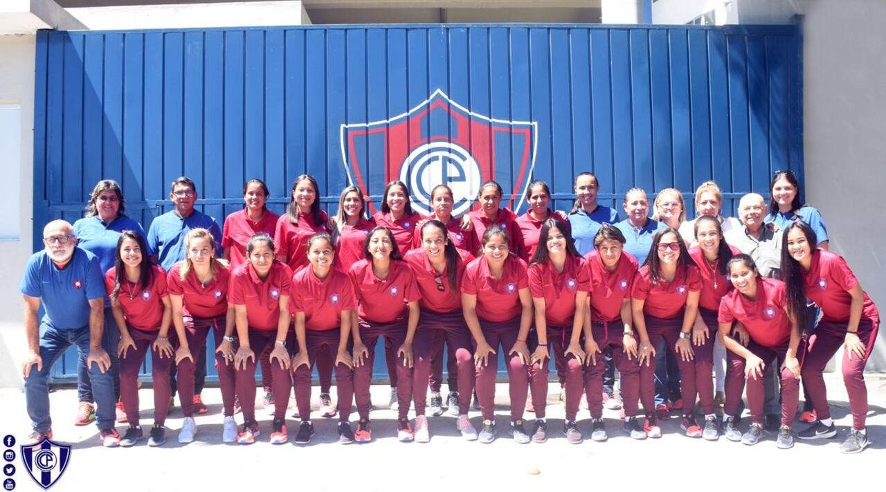 EL PLANTEL. Cerro jugará hoy la Copa Libertadores en femenino.