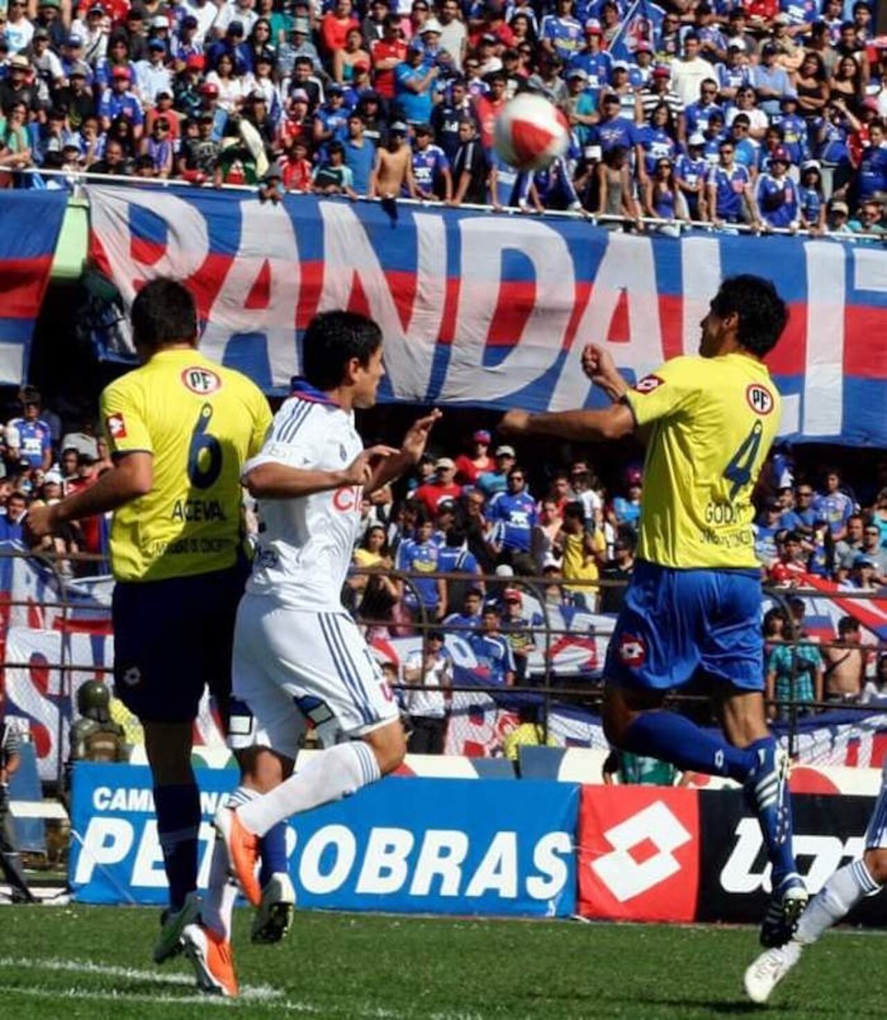 El caacupeño en acción durante un partido deUniversidad de Concepción ante Universidad de Chile.