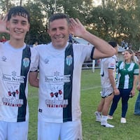 ¡Misma pasión! Virgilio Ferreira chuta al lado de su hijo
