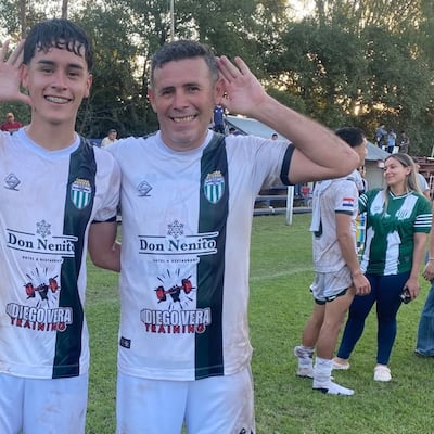 ¡Misma pasión! Virgilio Ferreira chuta al lado de su hijo