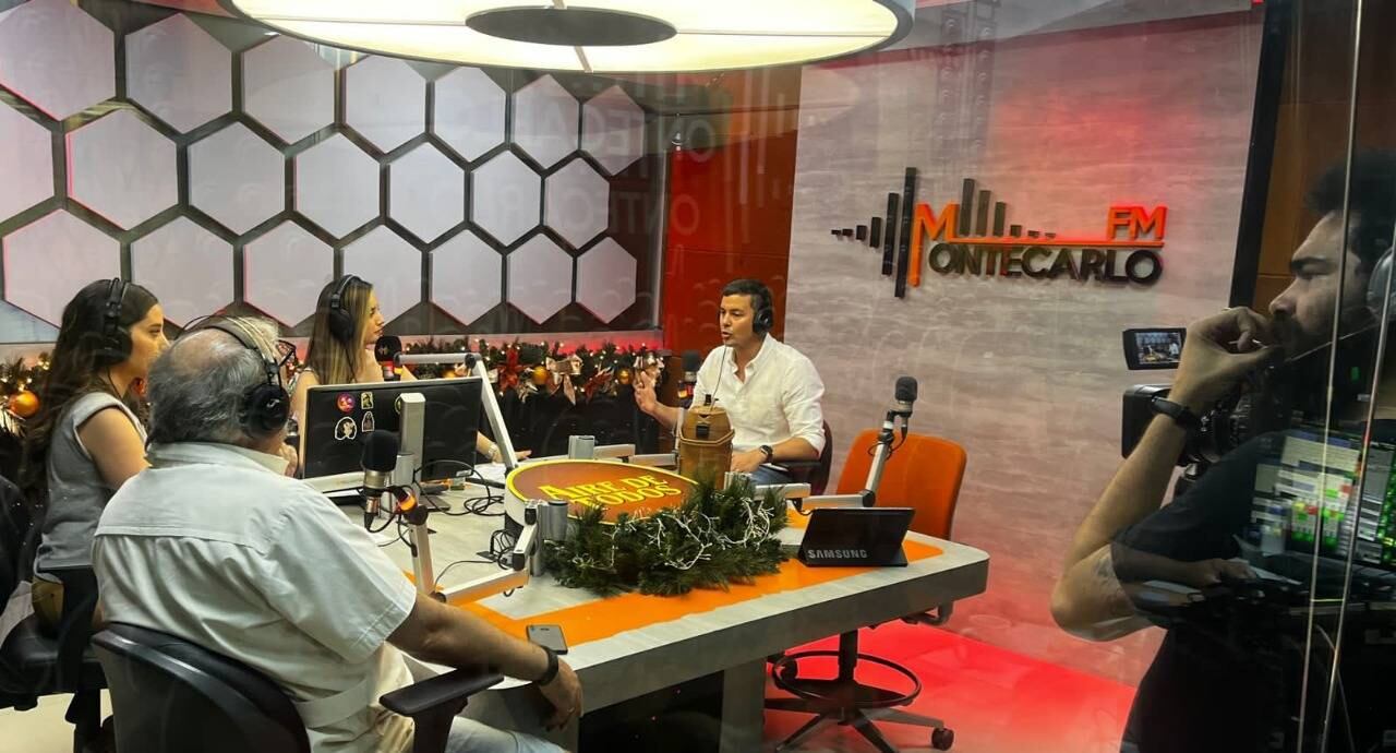 Santi Peña en el estudio de "Aire de Todos", hablando de todo un poco, relajado, distendido. @santipenapy