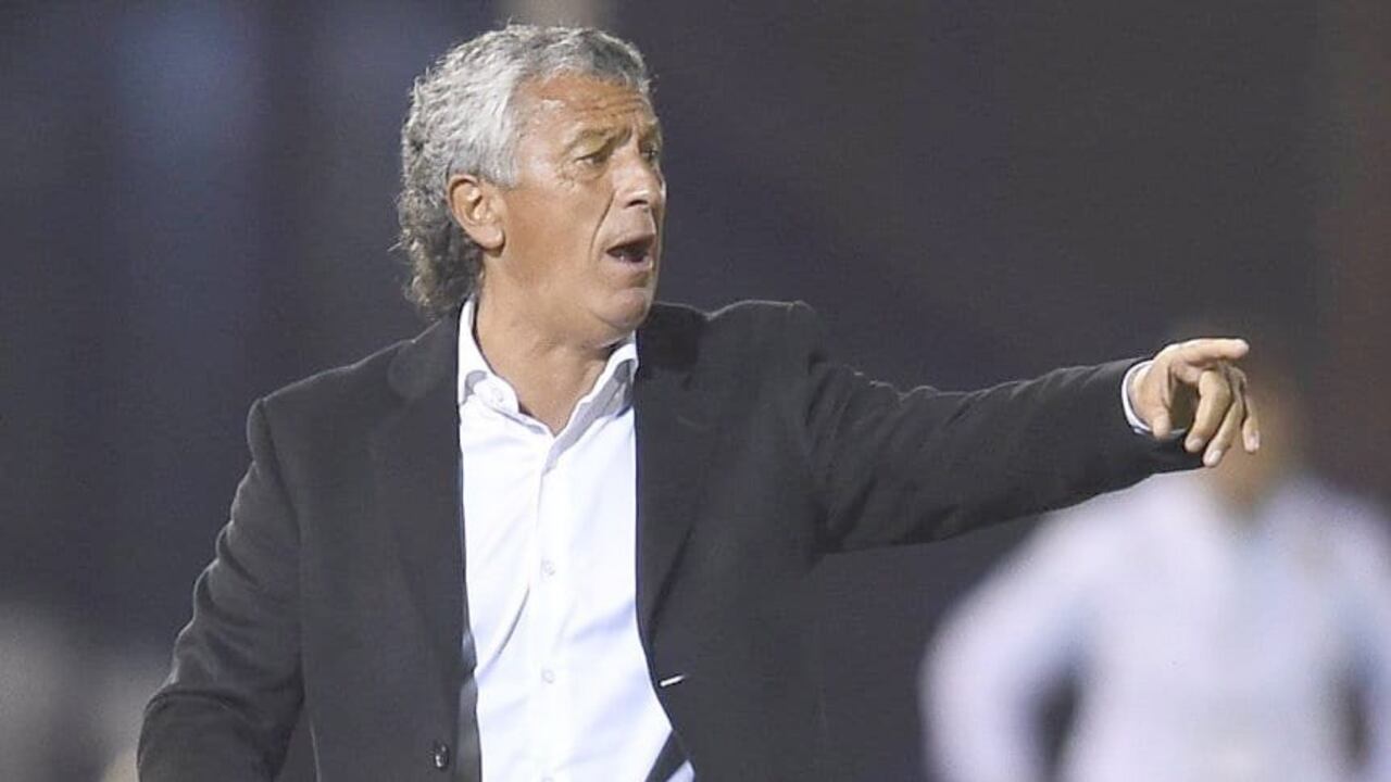 Néstor Gorosito, DT.