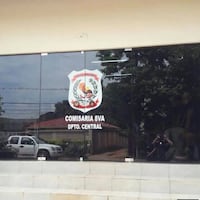 Polibandis omonda dos motos del patio de la Comisaría