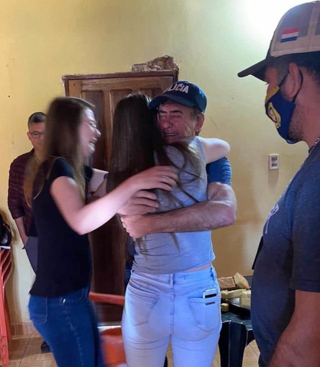 Feliz se reencontró con sus hijas.