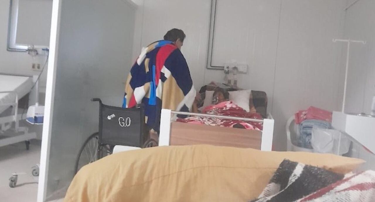 Fue muy tierno el momento en que don Aurelio se acercó a su esposa.