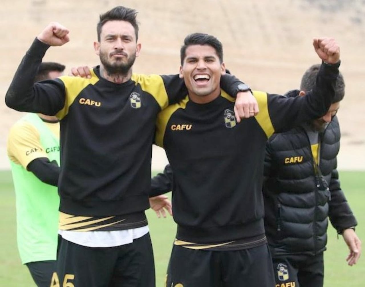Con Mauricio Pinilla, destacado delantero chileno, con el que coincidió en el club trasandino.