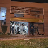 Roban tres bancos en Santa Rita usando explosivos