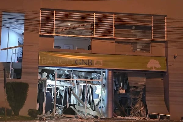 Roban tres bancos en Santa Rita usando explosivos