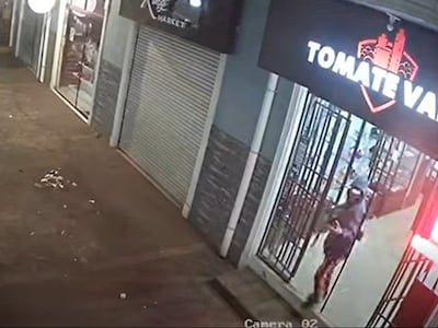 Roban local comercial para “vapear gratis”