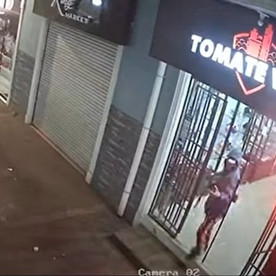 Roban local comercial para “vapear gratis”