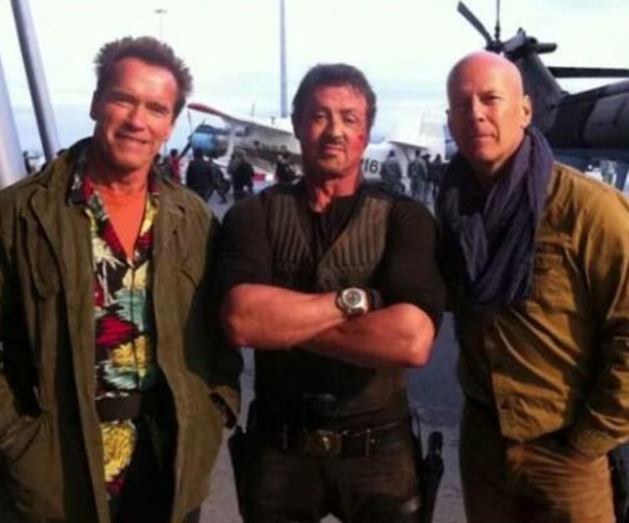 La primera vez que Bruce Willis y Arnold Schwarzenegger trabajaron juntos, fue en la cinta "Los Indestructibles". (Foto: infobae.com)