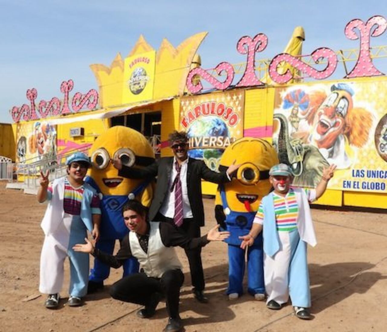 “MINIONS”. “Bartolo” se presenta con los “Minions” y otros excelentes payasos.