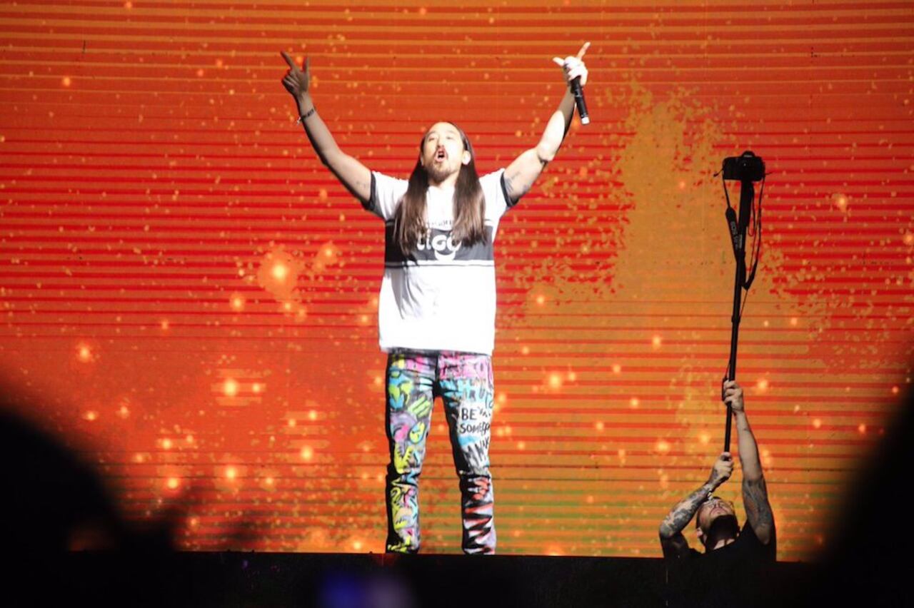 Steve Aoki, el Dj apareció con una remera de Olimpia.