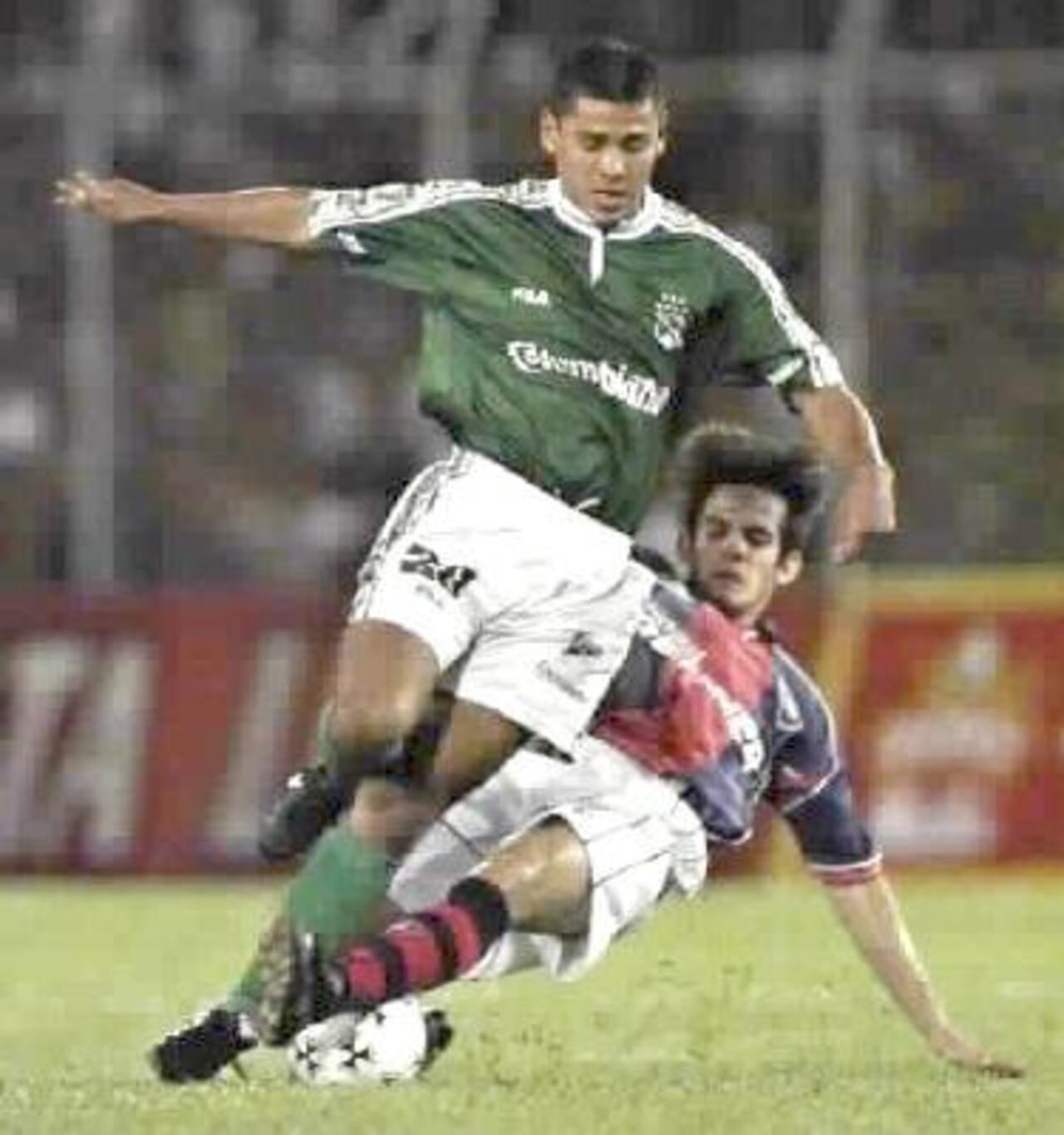 En un partido con la casaca del Ciclón.