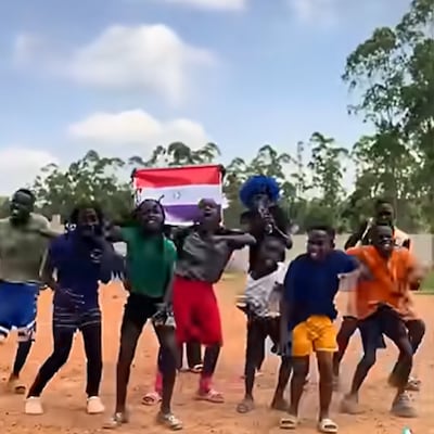 Alegría y llanto en Uganda por colores de la albirró