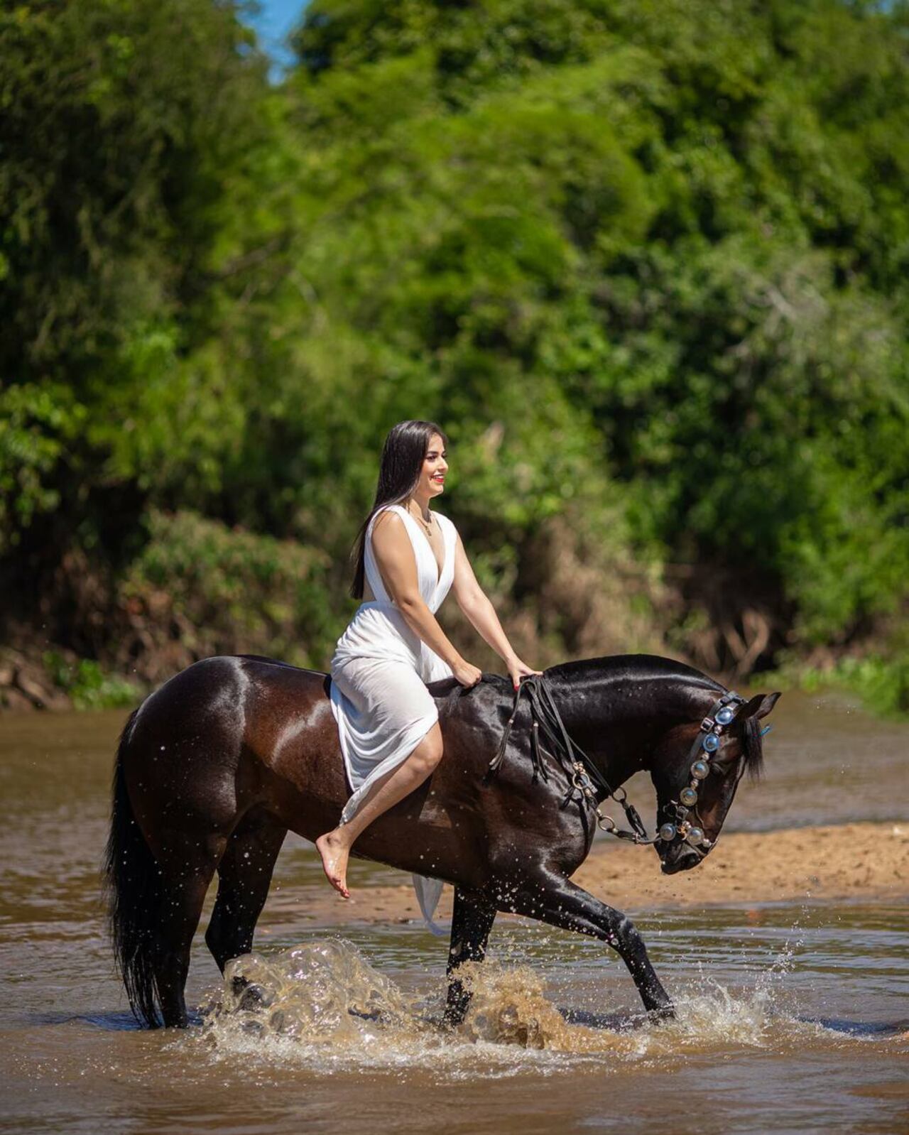 Su caballo Picko tenía ganas de mojarse, dijo. @chester_photographer