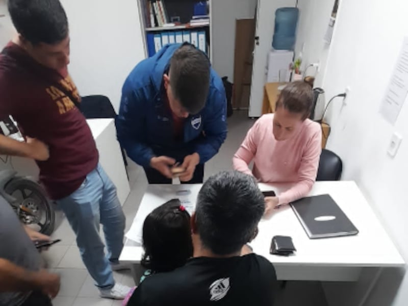 Apareció la niña que estaba siendo buscada junto a su padre
