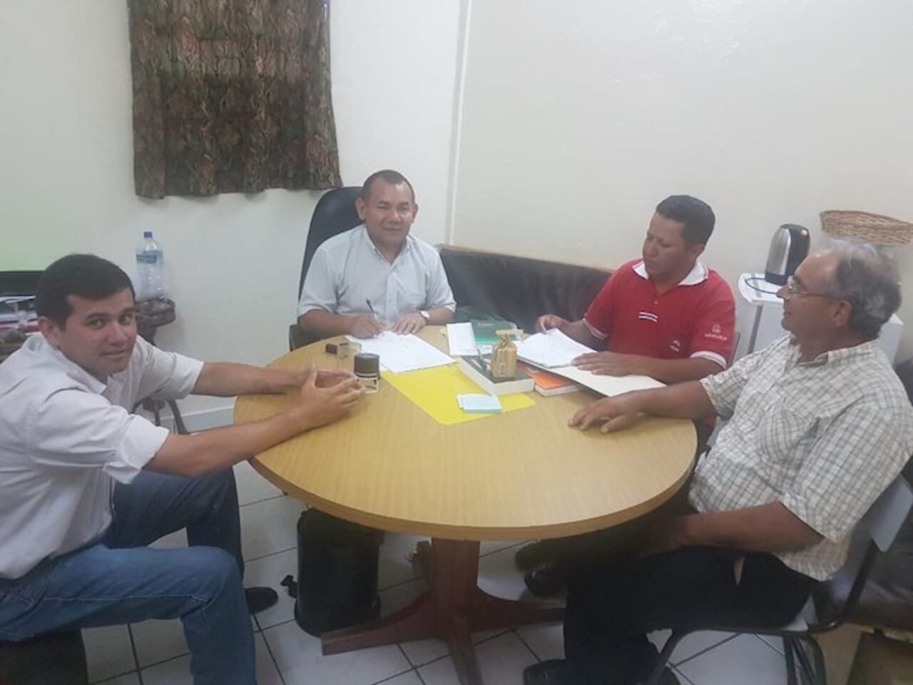 Aquí junto con otros compañeros de lucha.