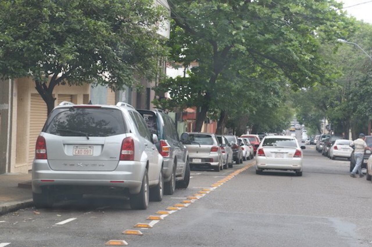FAYUTOS. Lomitã saben dónde no deben estacionarse, pero igual lo hacen.