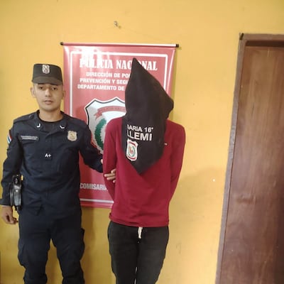 ¡Nde tavy! Detenido por atacar a su padre y hermano con un machetillo