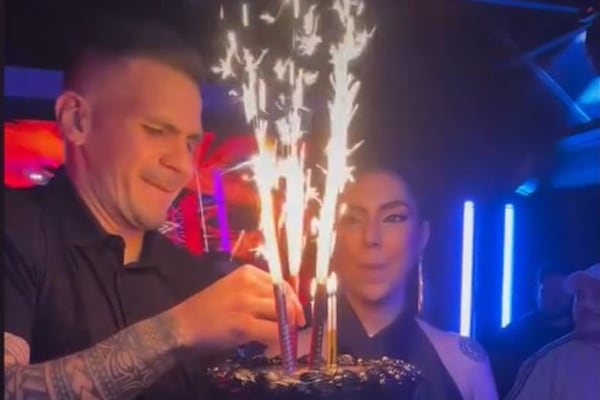Natty Balbuena sopló las 27 velitas junto a su amorcito