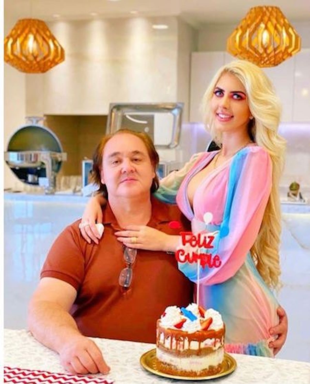 La rubia ndirindindín fue estudiante de odontología. Sus fotos reciben cientos de “me gusta”.
