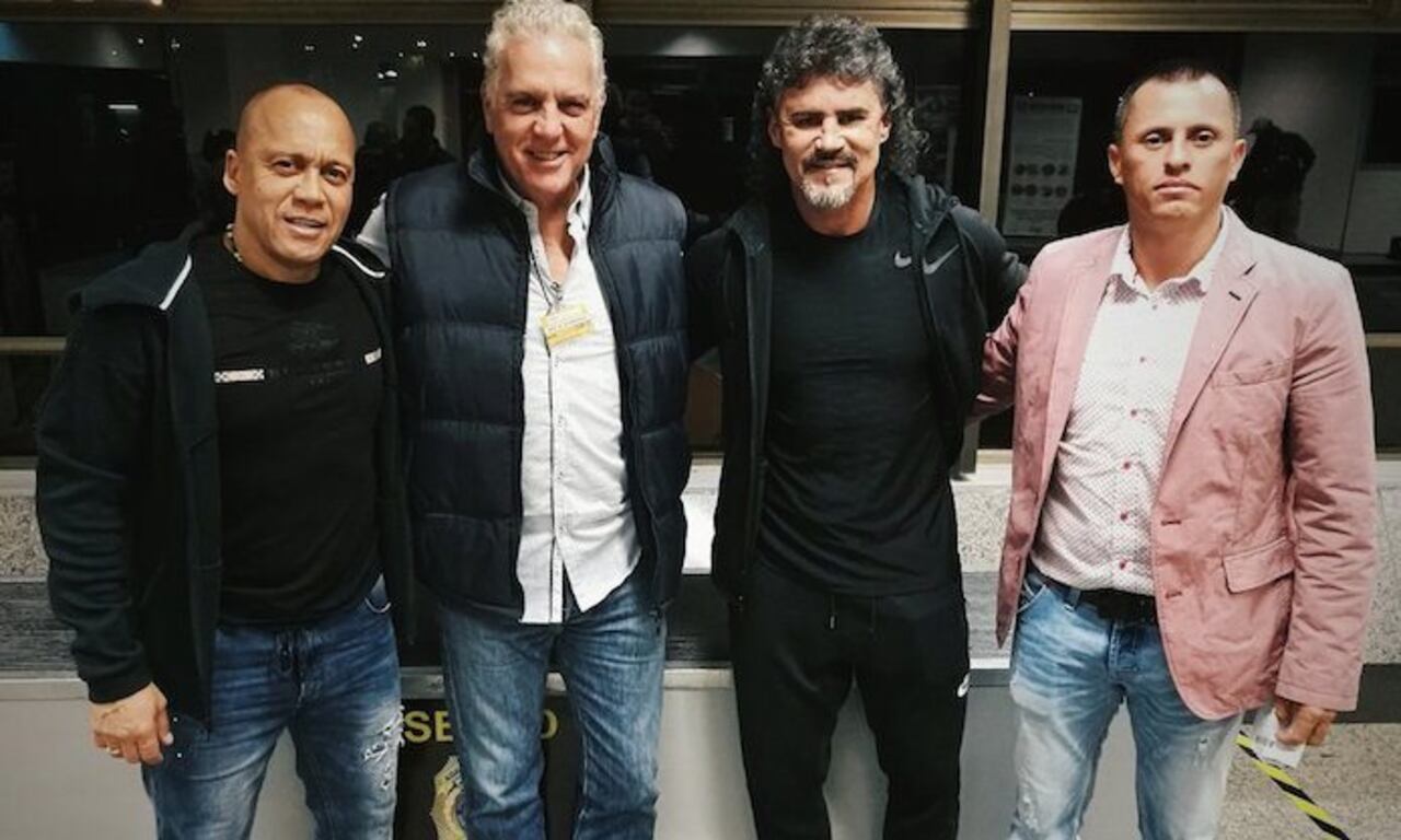 GRAN BIENVENIDA. El gerente deportivo, Daniel Enríquez, fue el encargado de recibir a Álvarez en el aeropuerto.