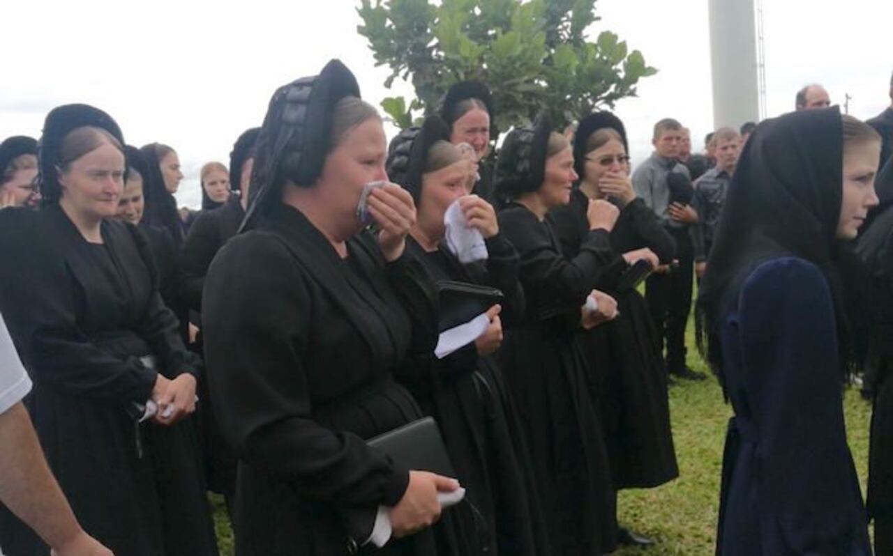 IMPOTENCIA. Mucha gente indignada y llorando.