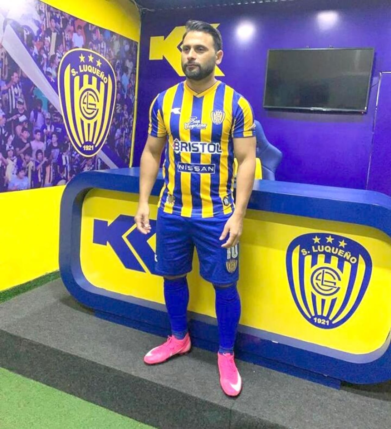 La imagen que terminó confundiendo a algunos hinchas, ya que pensaron que el exatleta volvía a Luque para jugar.