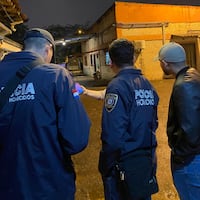 Entre dos ojuka a uno en el bajo
