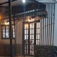 Un barrio está de luto por la partida de un karai ¿abandonado?
