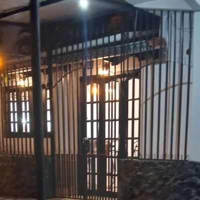 Un barrio está de luto por la partida de un karai ¿abandonado?
