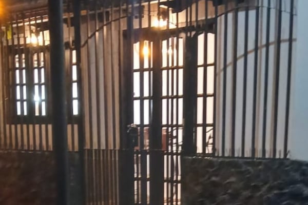 Un barrio está de luto por la partida de un karai ¿abandonado?