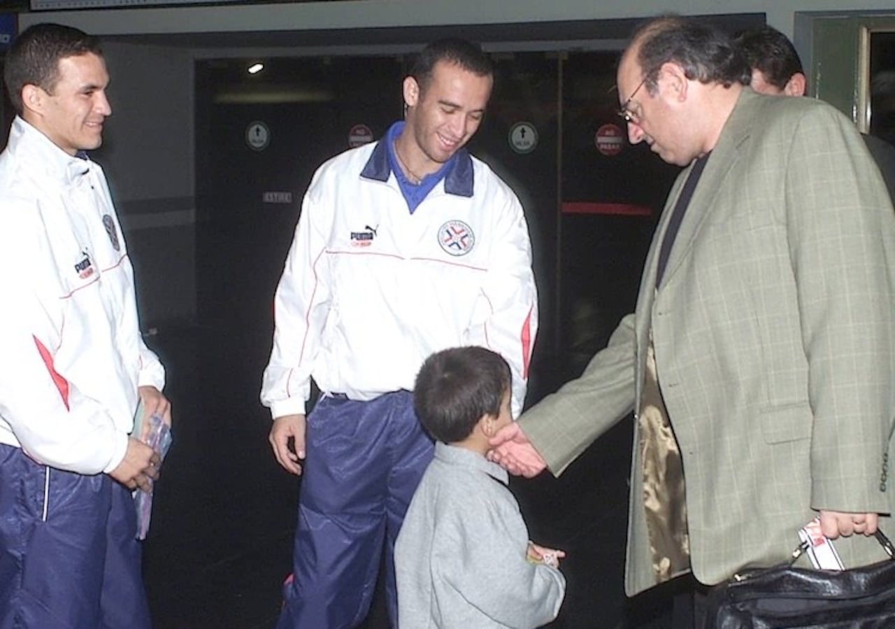 En uno de sus viajes para un encuentro de eliminatorias con la Albirroja.