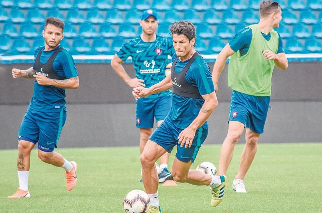 Nelson Haedo entrenó ayer a la par de sus compañeros.