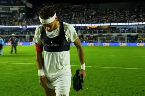 Neymar se lesionó y mandó al frente al canchero de Santos