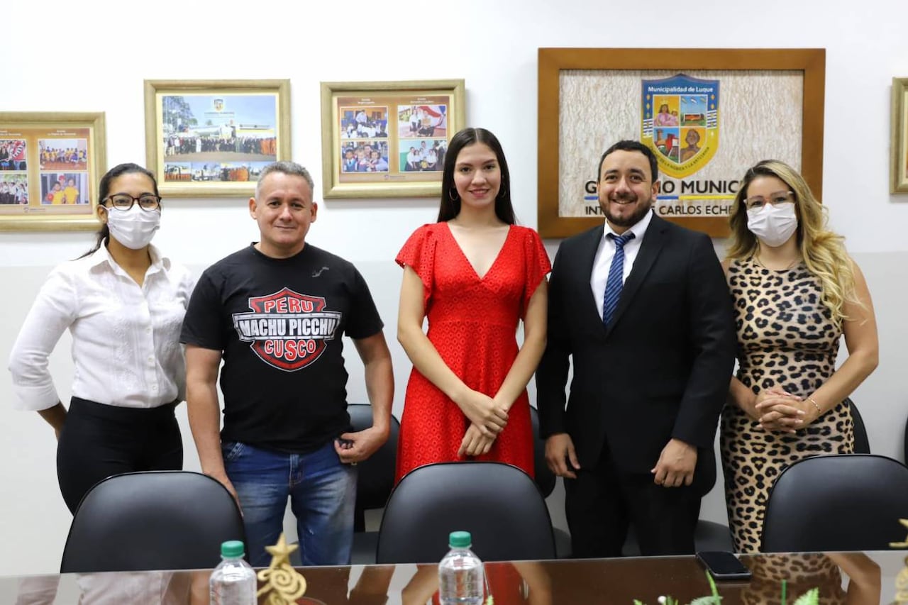 Angélica Giménez, Directora de Protección de la Mujer; Jorge Luis rojas, Maestro de Artes Marciales Kenpo; Jazmín Duarte, Secretaria de la juventud; Francisco Guerrero, Director de Deportes, y Nadia Vázquez, Directora de CODENI. (GENTILEZA)