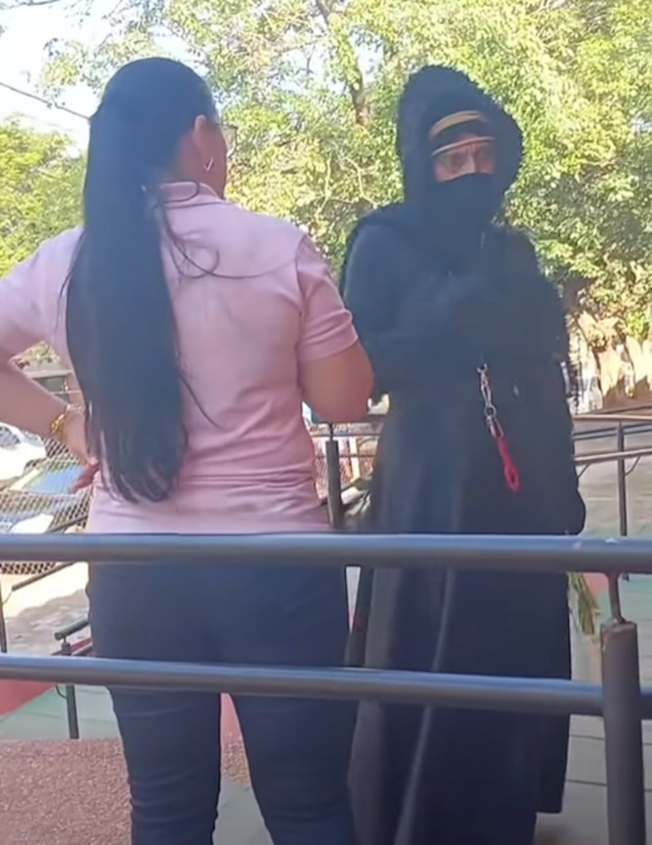 La directora de la escuela Enrique Soler, Dominga Candia, conversó con ella.