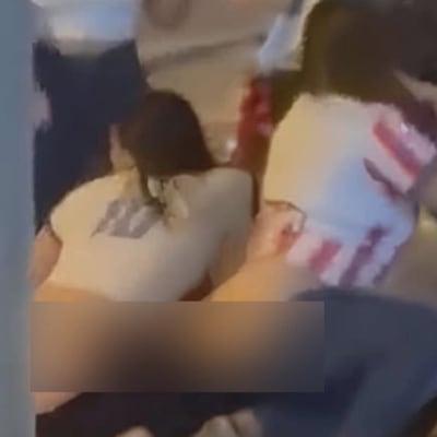 Cayó por mostrar la tanga mientras bailaba funky