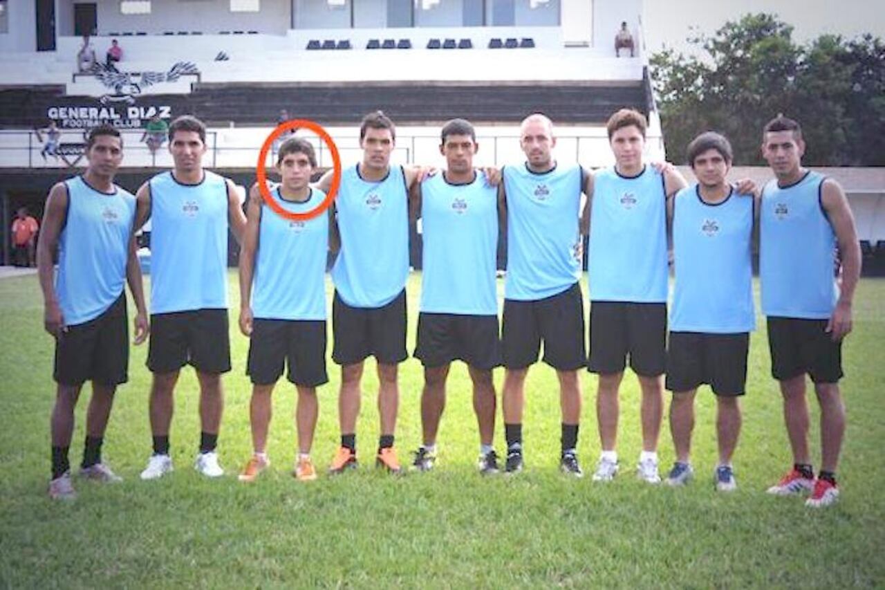 Con parte del plantel de General Díaz, unos años atrás (tercero de la izquierda).