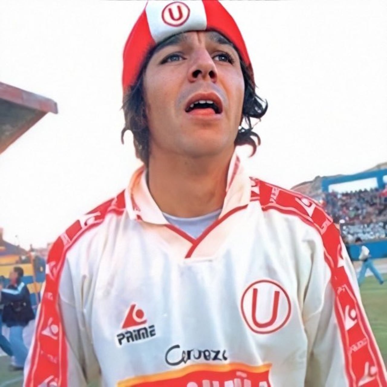En el año 2000 se consagró campeón del fútbol peruano con Universitario.