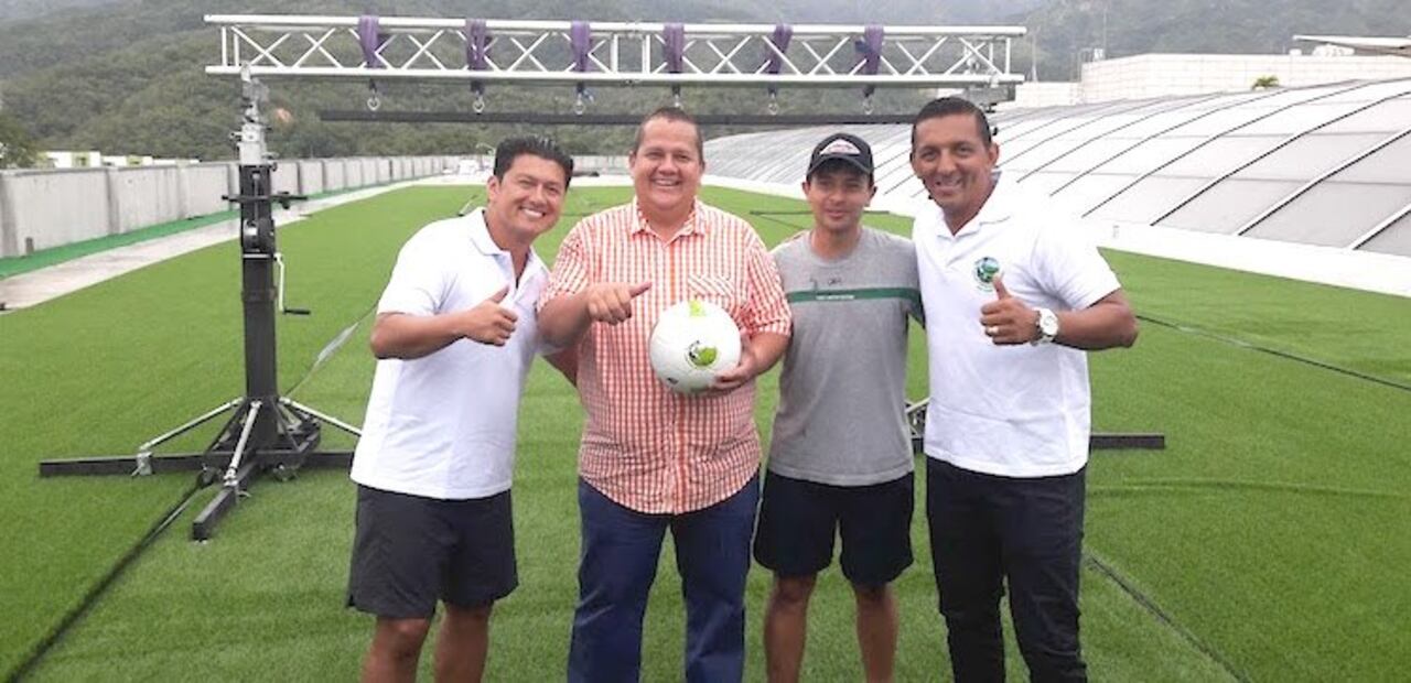 Actualmente Patiño es entrenador y tiene su propia escuela de fútbol.