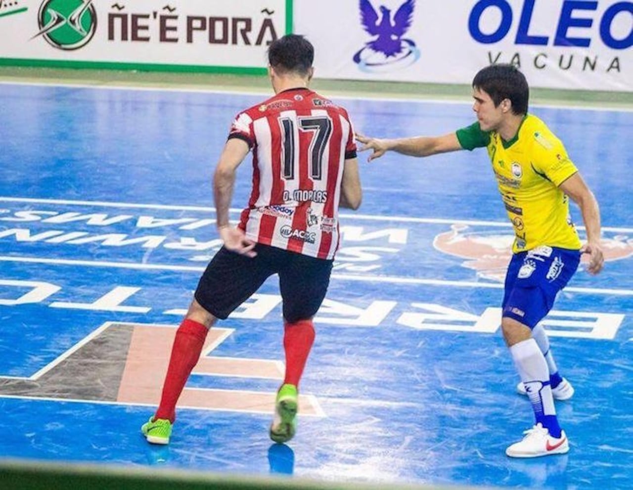 El ala jugando por Ovetense.
