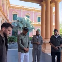 Dani Alves ya está en Paraguay en su faceta de pastor
