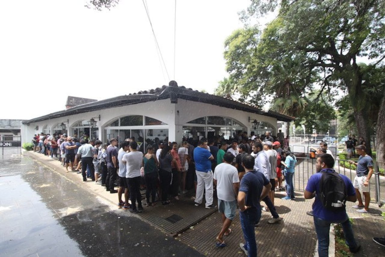 La lluvia no paró a los olimpistas, que literalmente hicieron el aguante ayer.