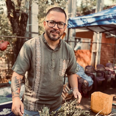 Artista lanzó el top de flores perfectas para quienes tienen más de 40 pirulos