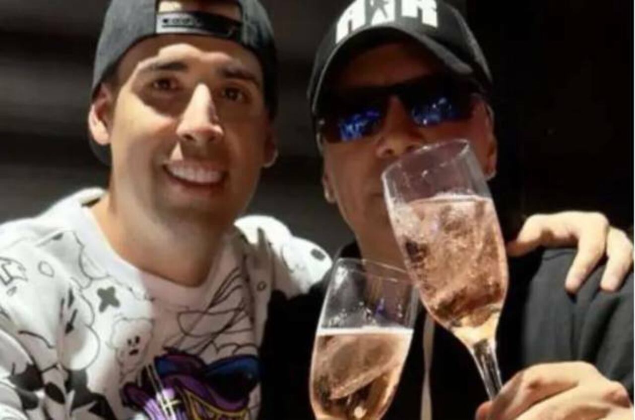 Así brindaron Camarasa y Pablito Lescano después de la grabación.