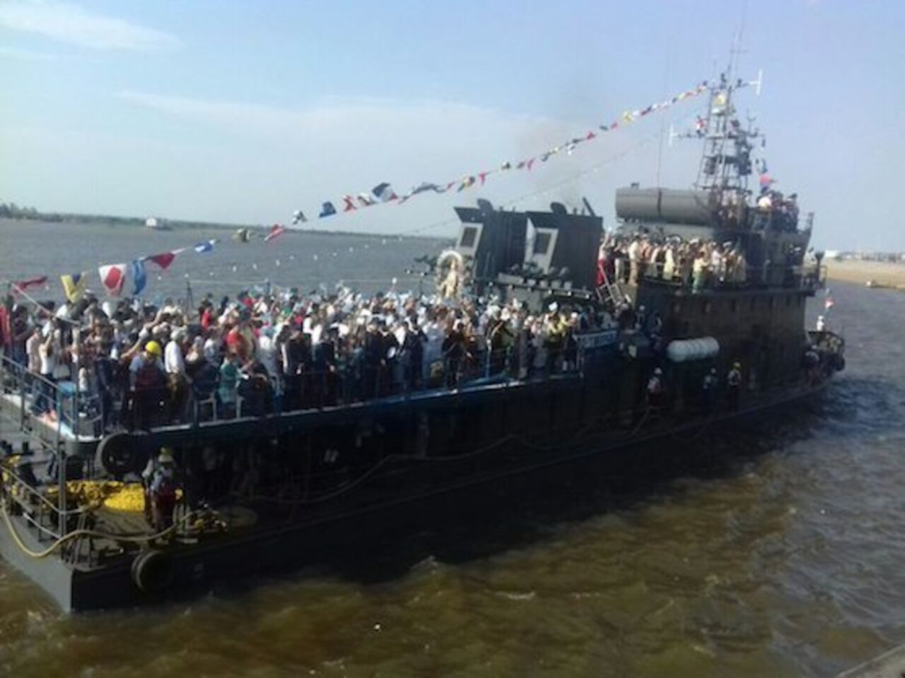 PROCESIÓN ACUÁTICA. La Virgen salió del puerto de Sajonia y llegó hasta la Costanera de Asunción.