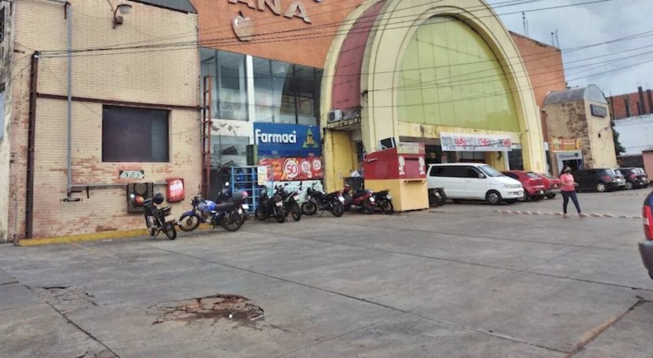Piden que limpien el lugar, era un supermercado muy concurrido que cerró en plena pandemia.