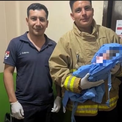 Bomberos actuaron de parteros camino al hospital